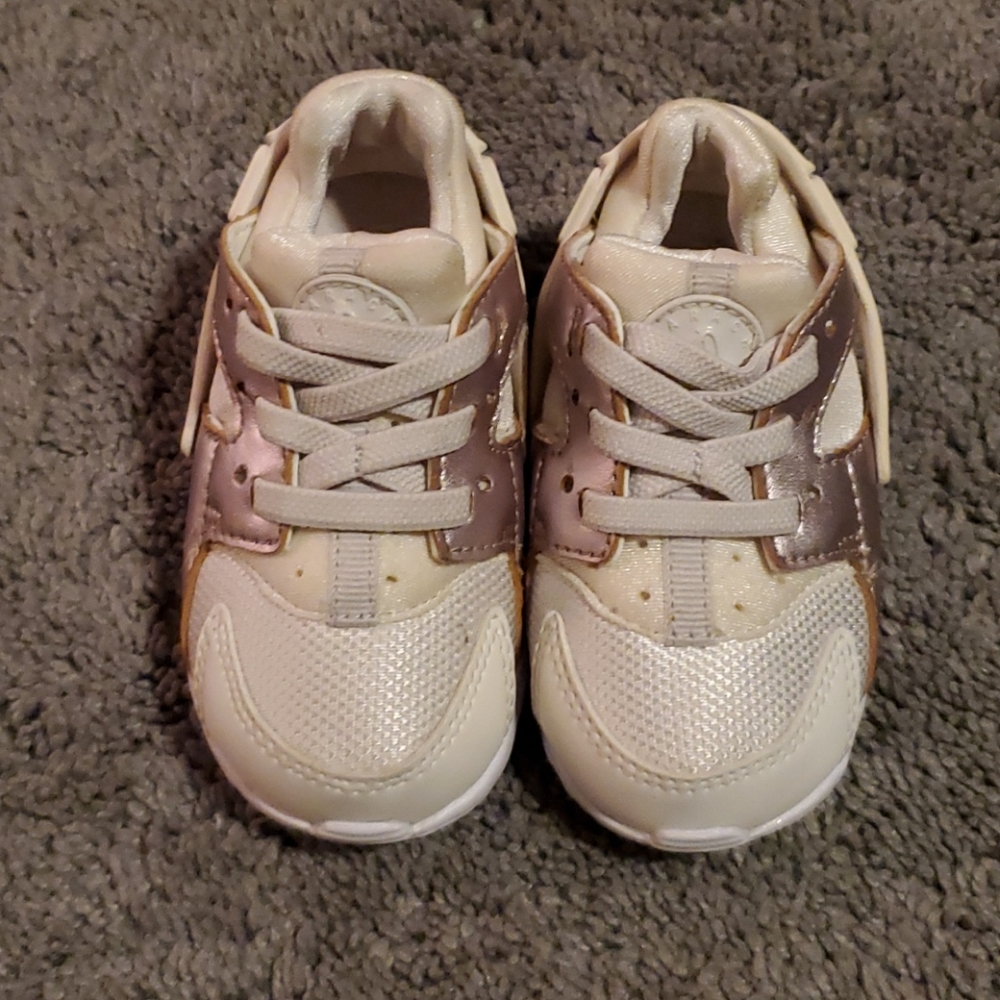 Nike Toddler Girl Size 5 Shoe